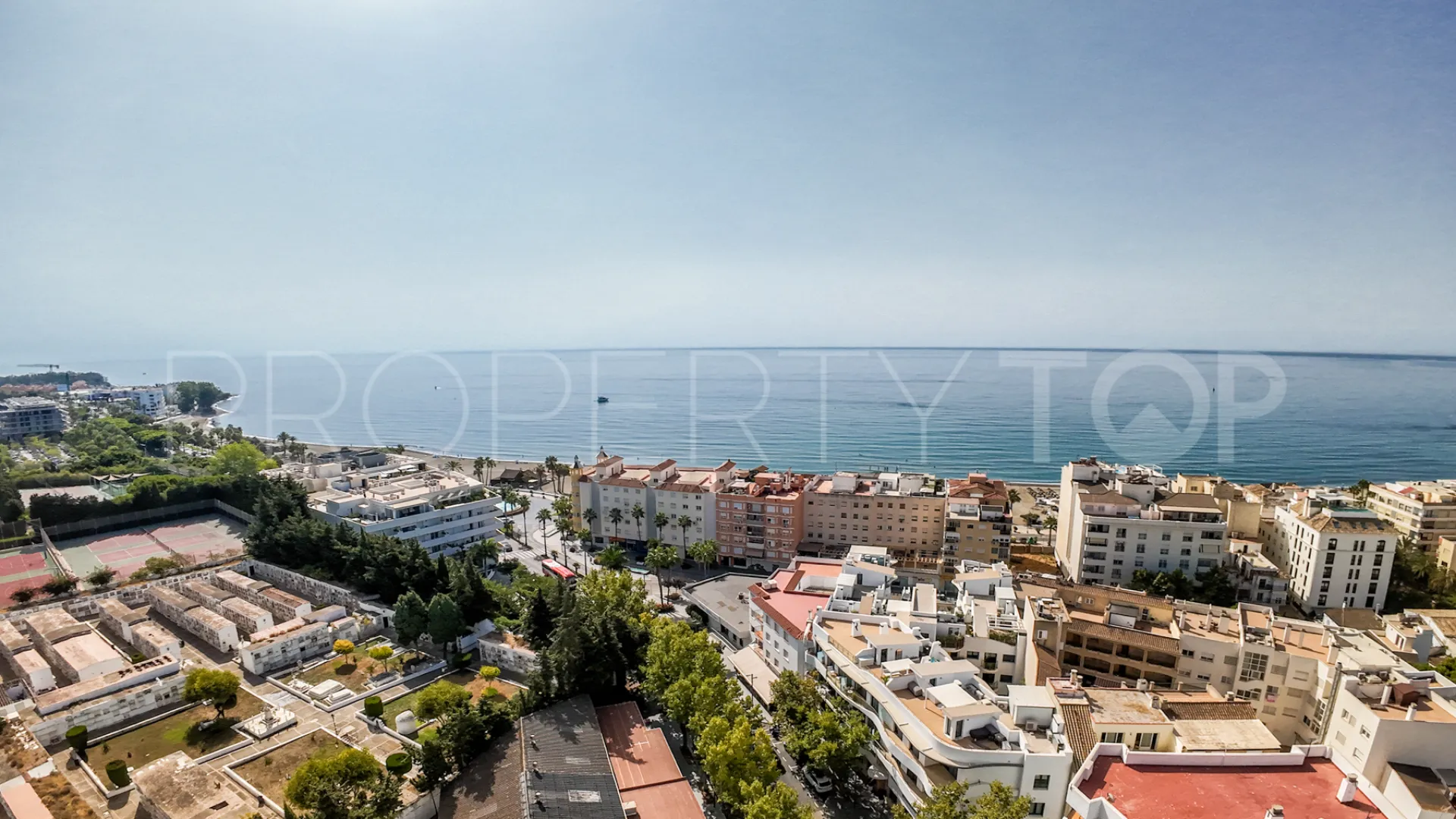 Comprar atico duplex de 2 dormitorios en Estepona Casco Antiguo