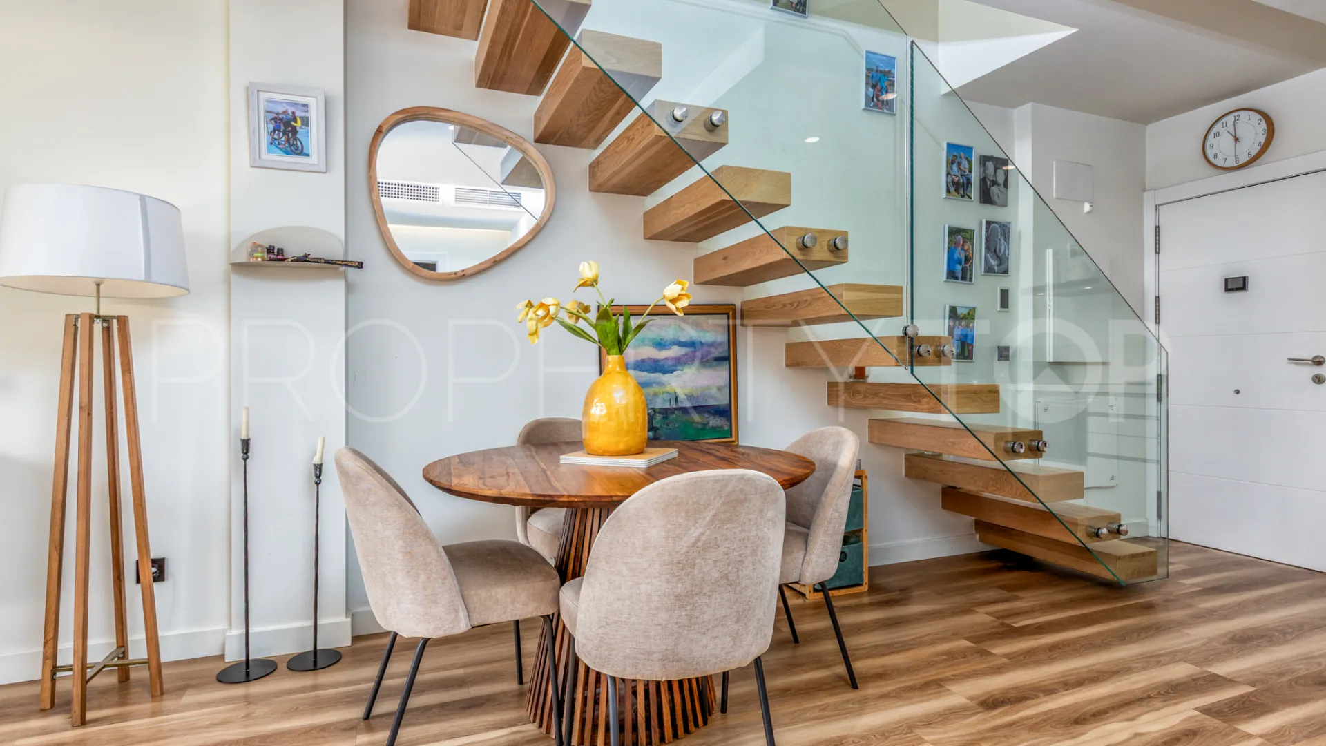 Comprar atico duplex de 2 dormitorios en Estepona Casco Antiguo