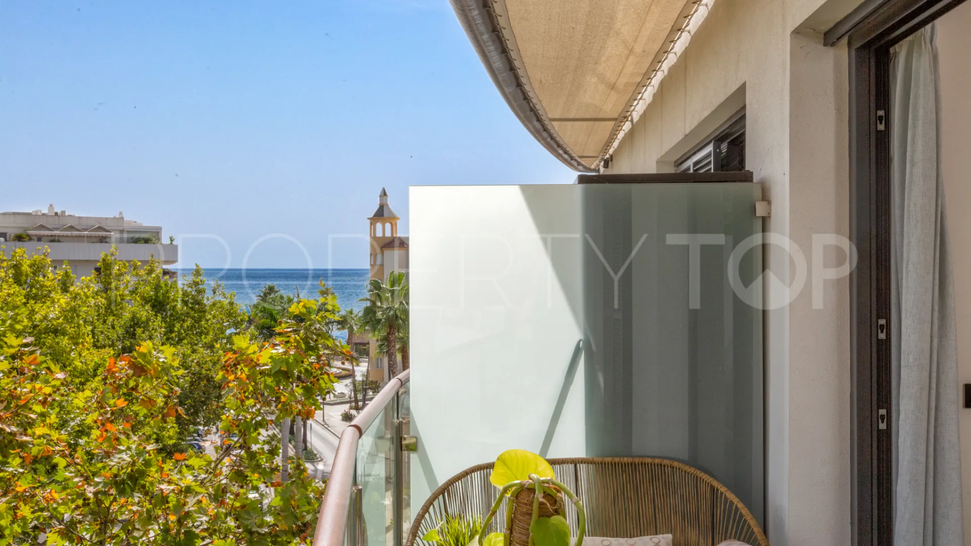 Comprar atico duplex de 2 dormitorios en Estepona Casco Antiguo