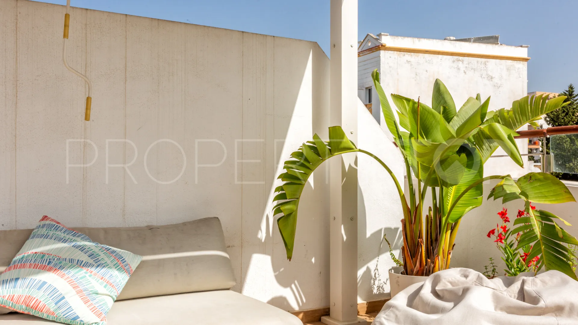 Comprar atico duplex de 2 dormitorios en Estepona Casco Antiguo