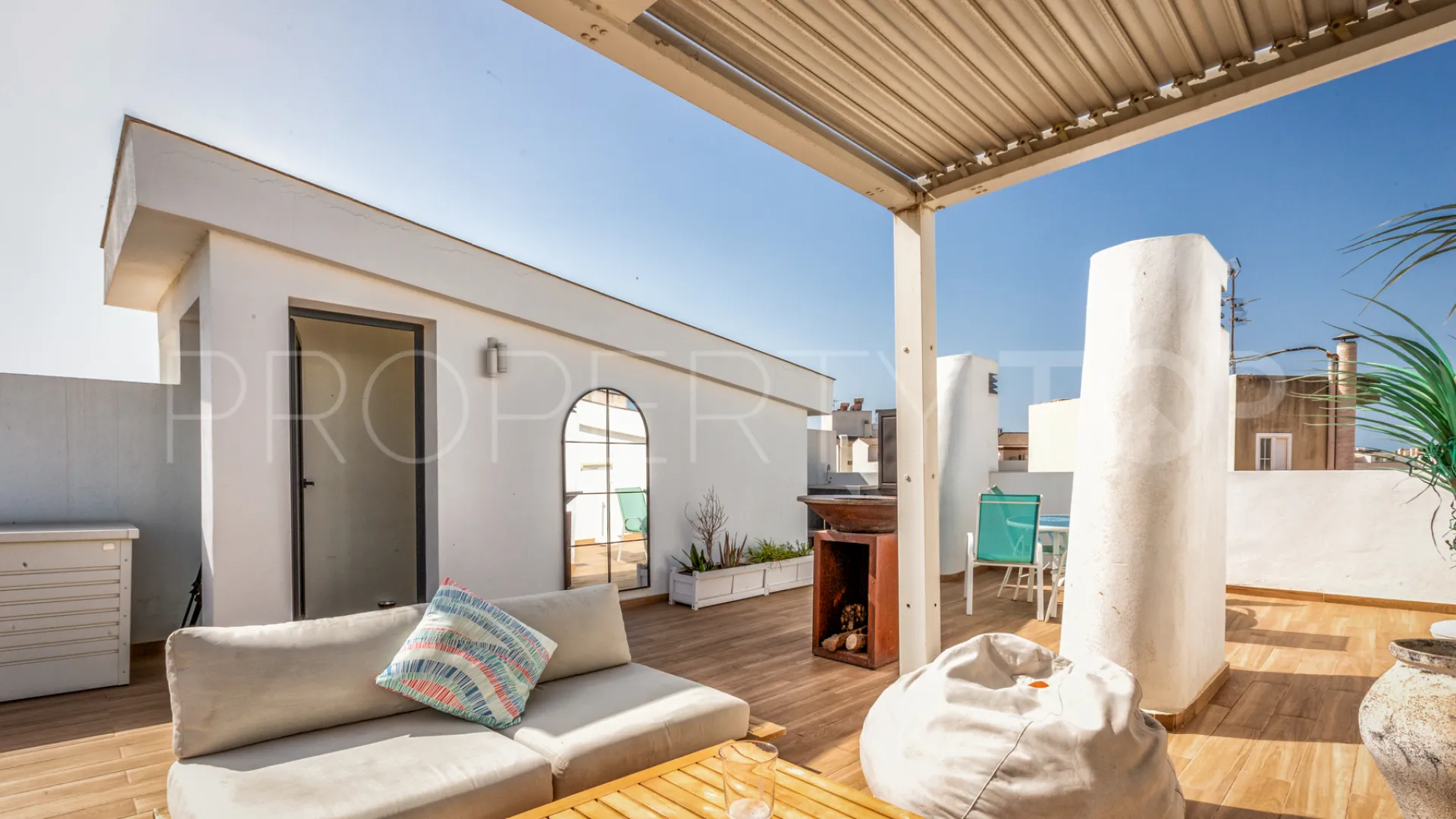 Comprar atico duplex de 2 dormitorios en Estepona Casco Antiguo