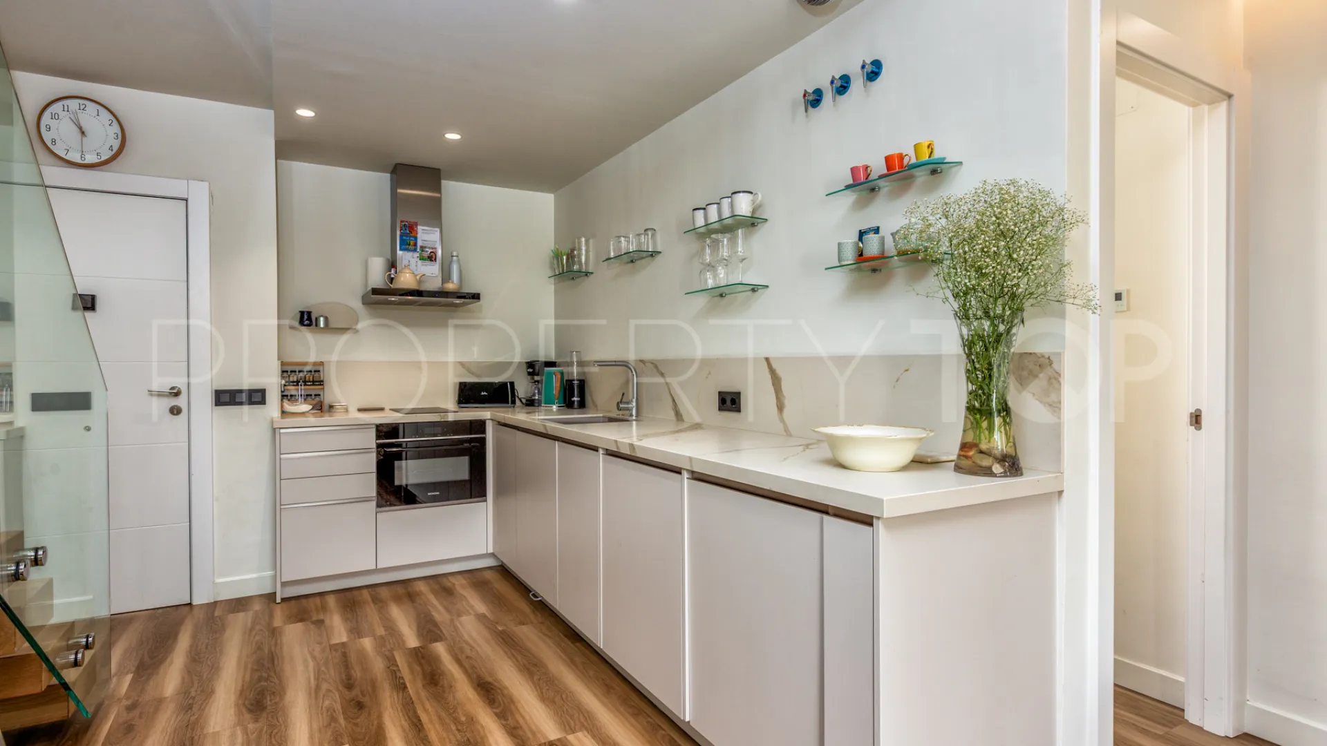 Comprar atico duplex de 2 dormitorios en Estepona Casco Antiguo