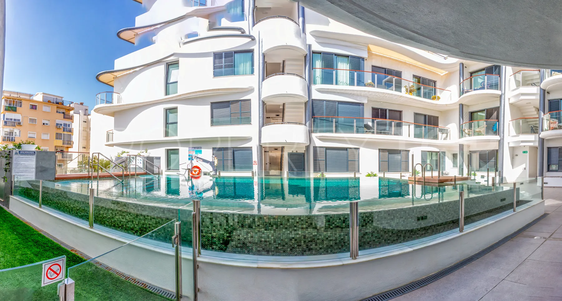 Comprar atico duplex de 2 dormitorios en Estepona Casco Antiguo