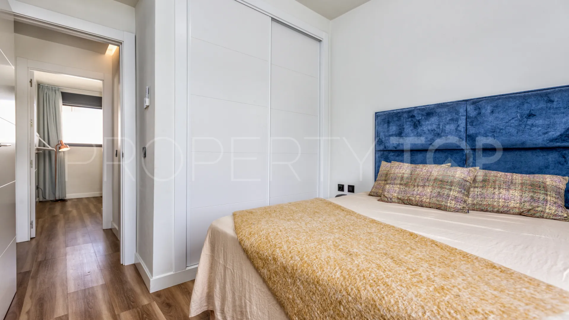 Comprar atico duplex de 2 dormitorios en Estepona Casco Antiguo