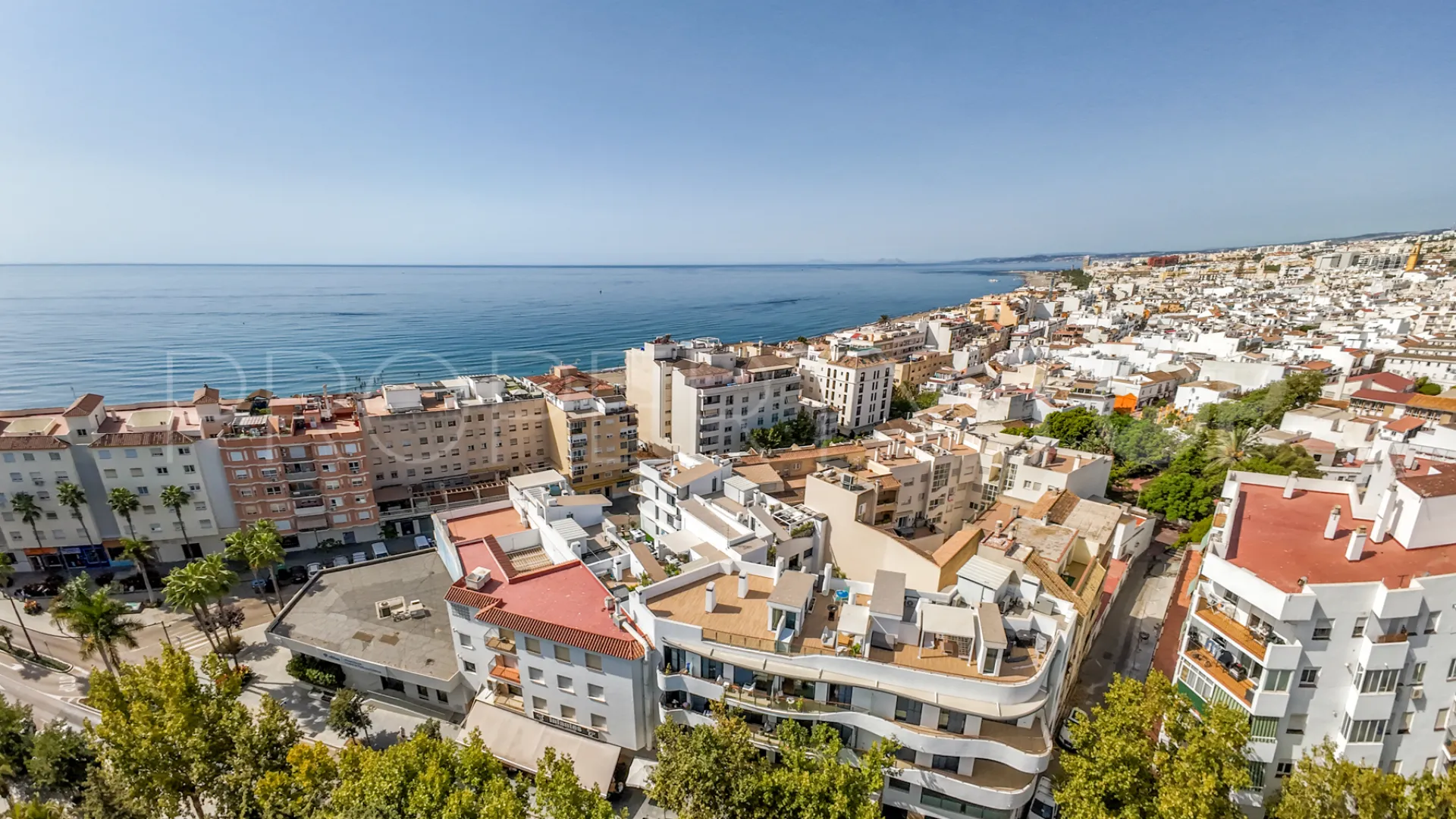 Comprar atico duplex de 2 dormitorios en Estepona Casco Antiguo