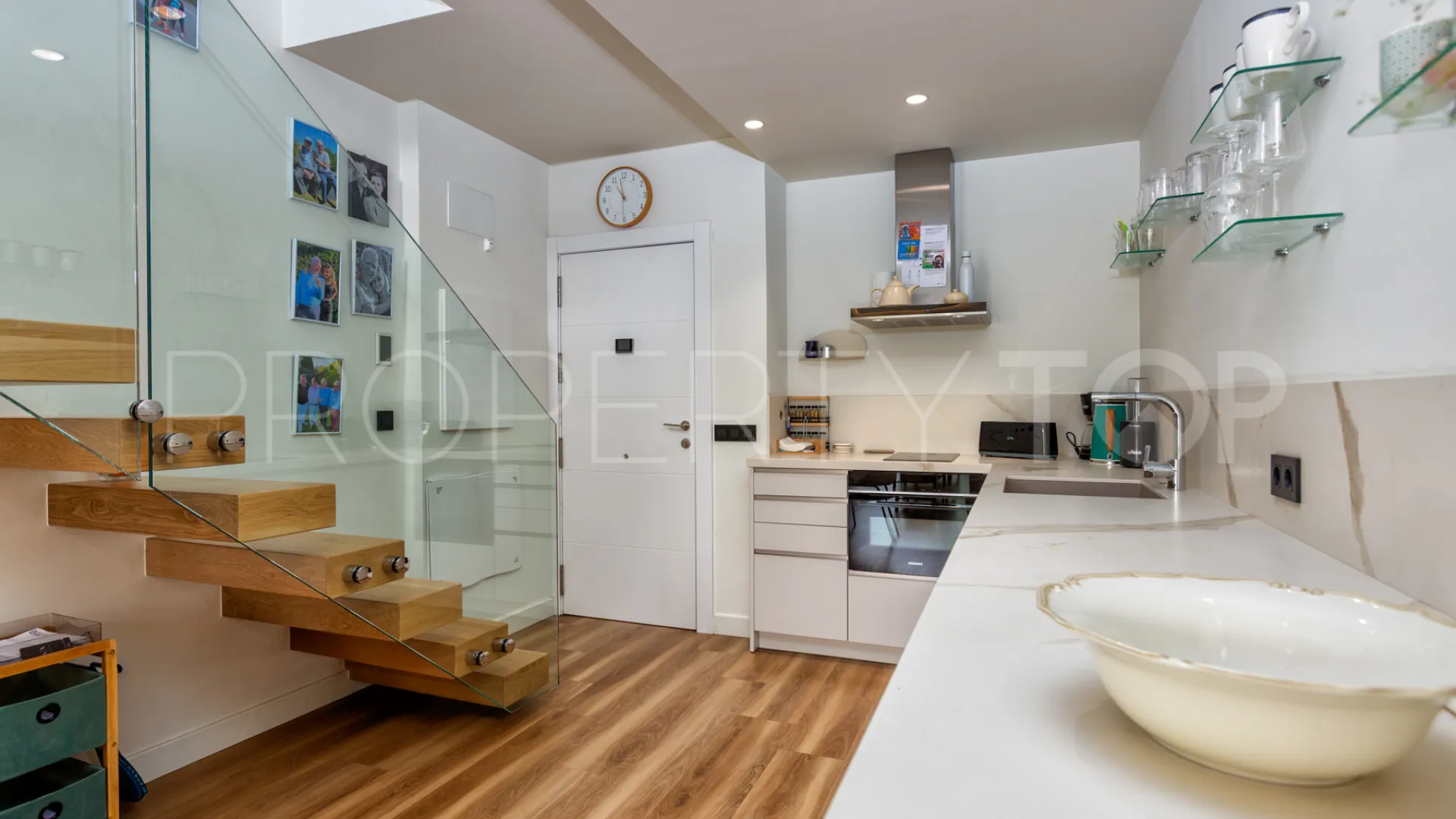 Comprar atico duplex de 2 dormitorios en Estepona Casco Antiguo