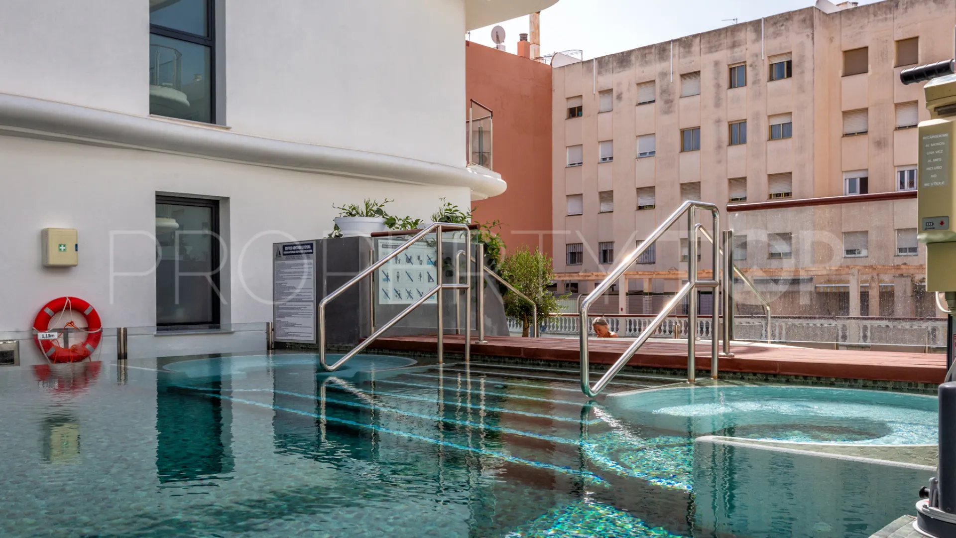 Comprar atico duplex de 2 dormitorios en Estepona Casco Antiguo