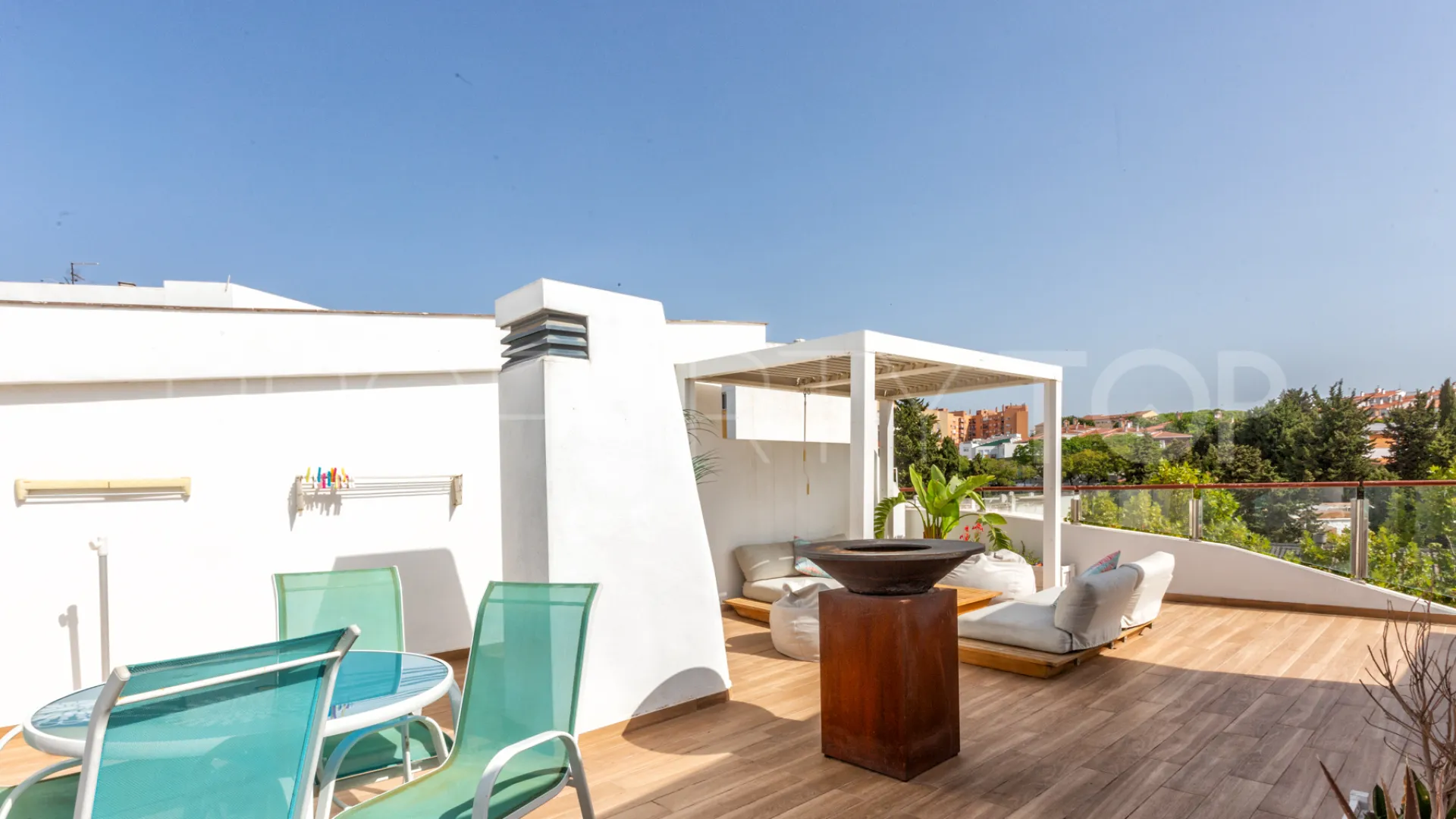 Comprar atico duplex de 2 dormitorios en Estepona Casco Antiguo