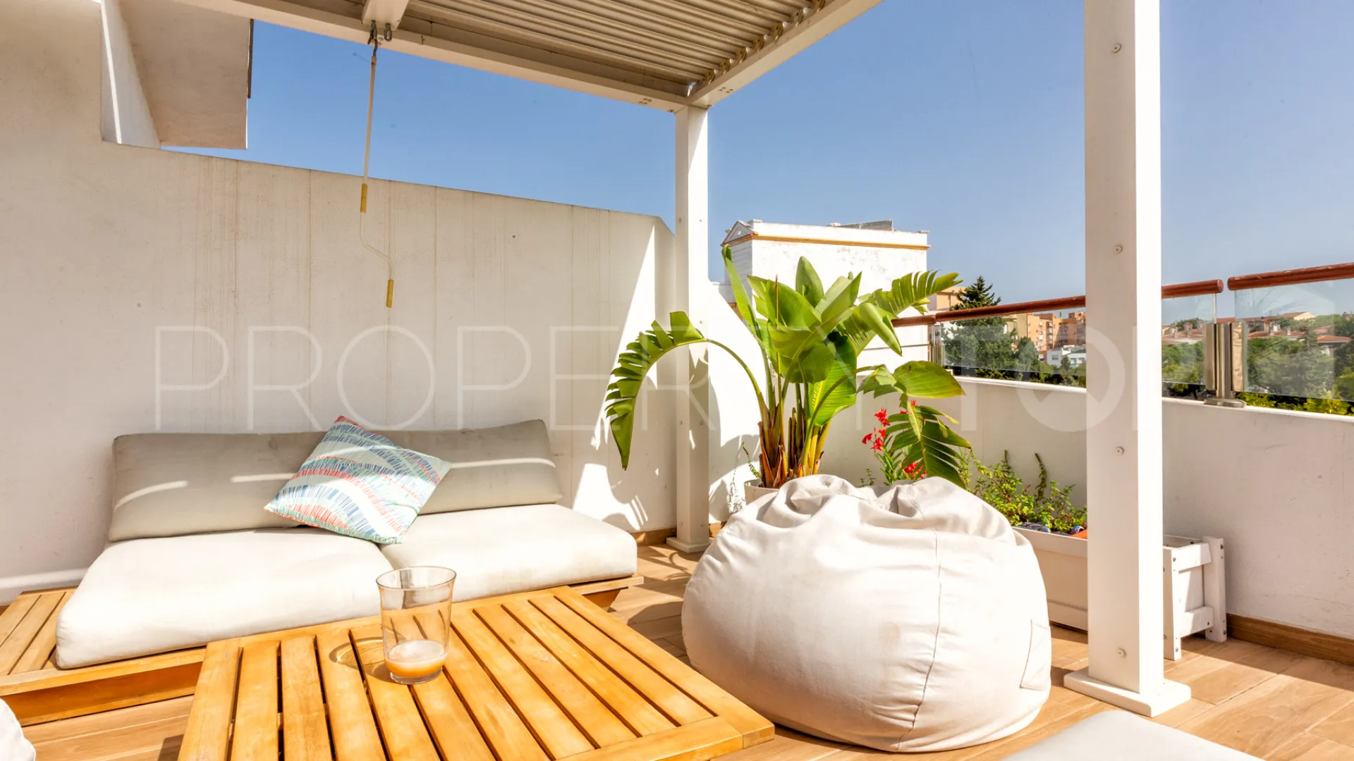 Comprar atico duplex de 2 dormitorios en Estepona Casco Antiguo