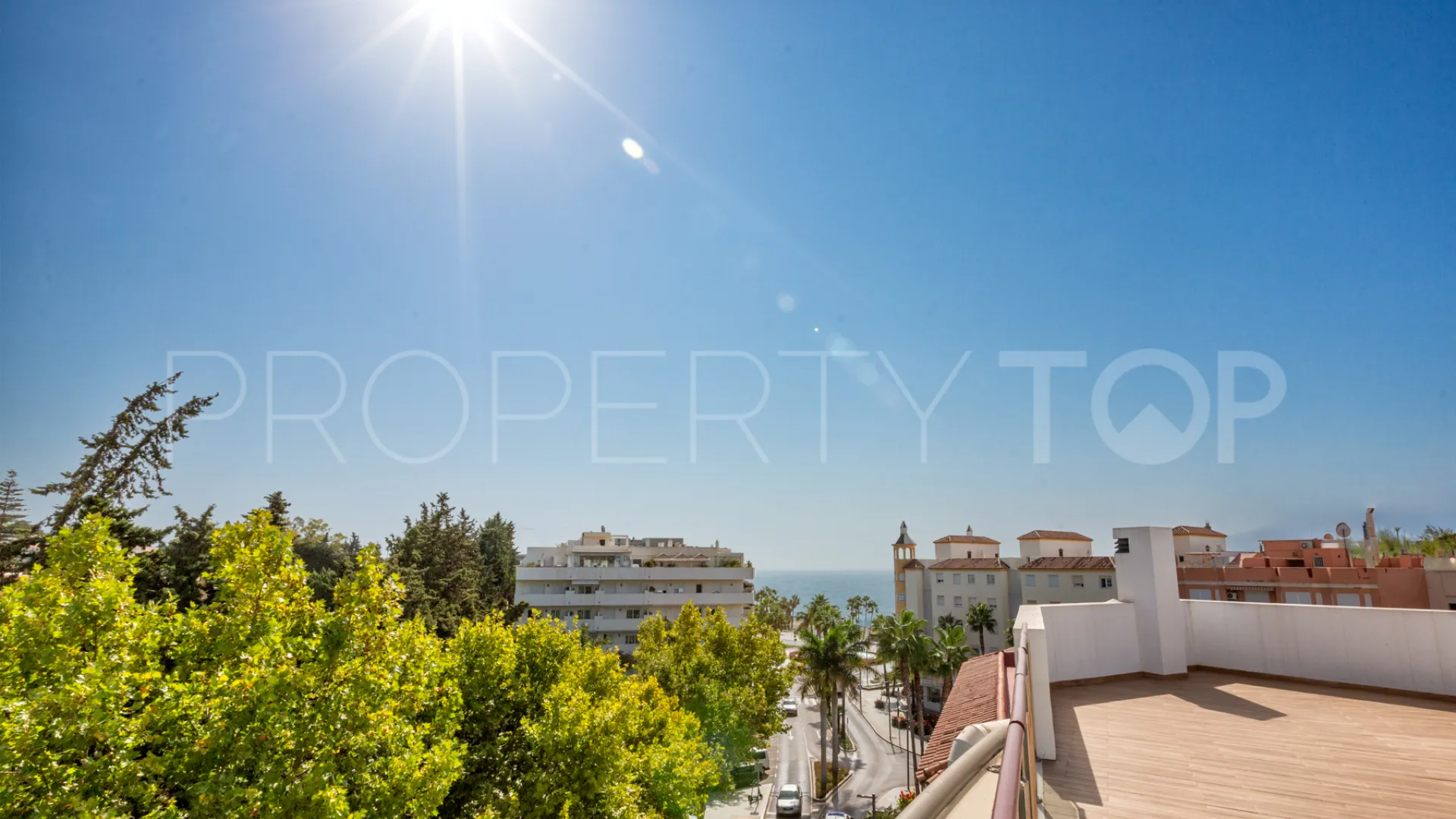 Comprar atico duplex de 2 dormitorios en Estepona Casco Antiguo