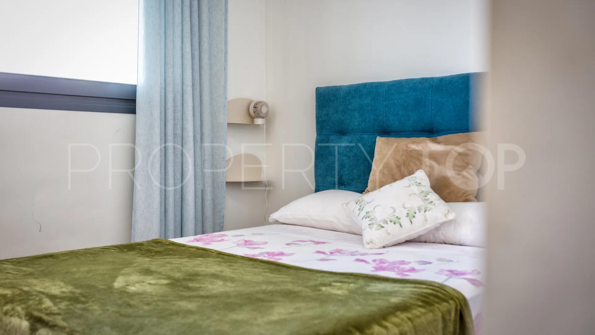 Comprar atico duplex de 2 dormitorios en Estepona Casco Antiguo