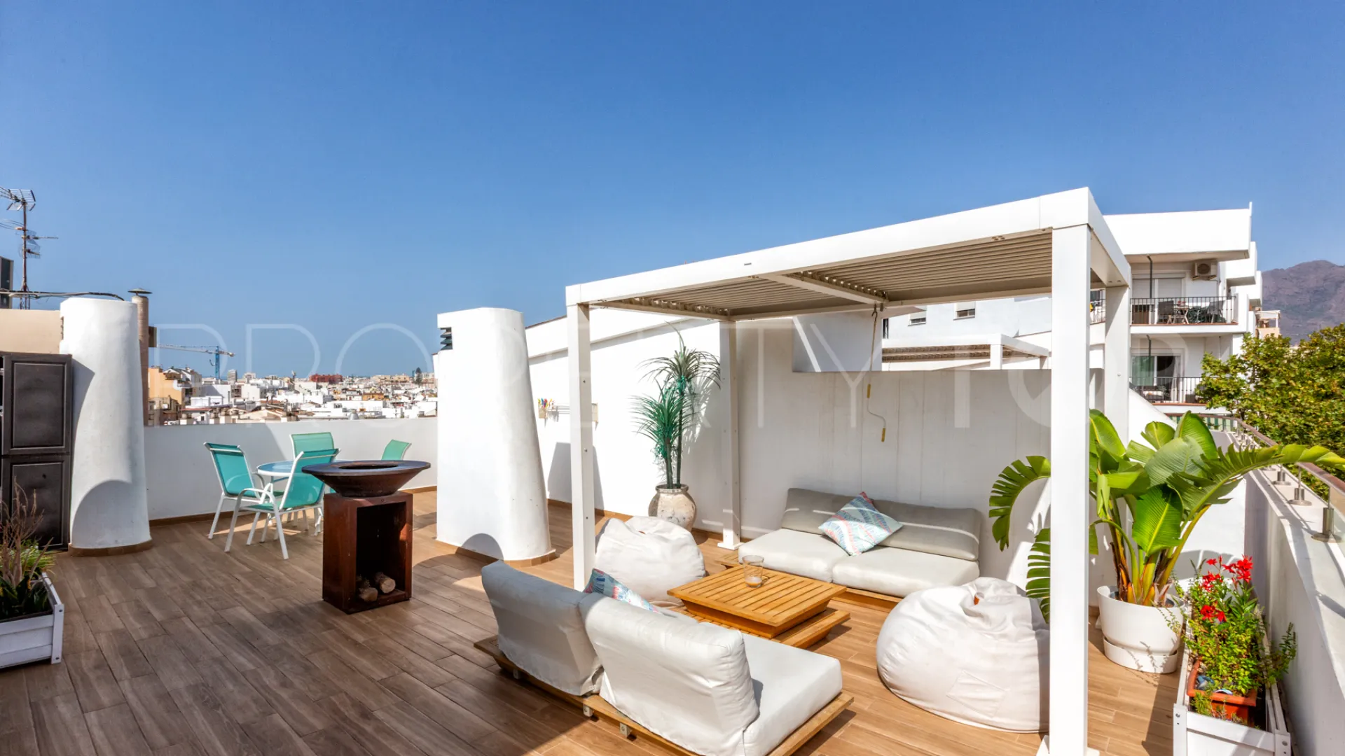 Comprar atico duplex de 2 dormitorios en Estepona Casco Antiguo