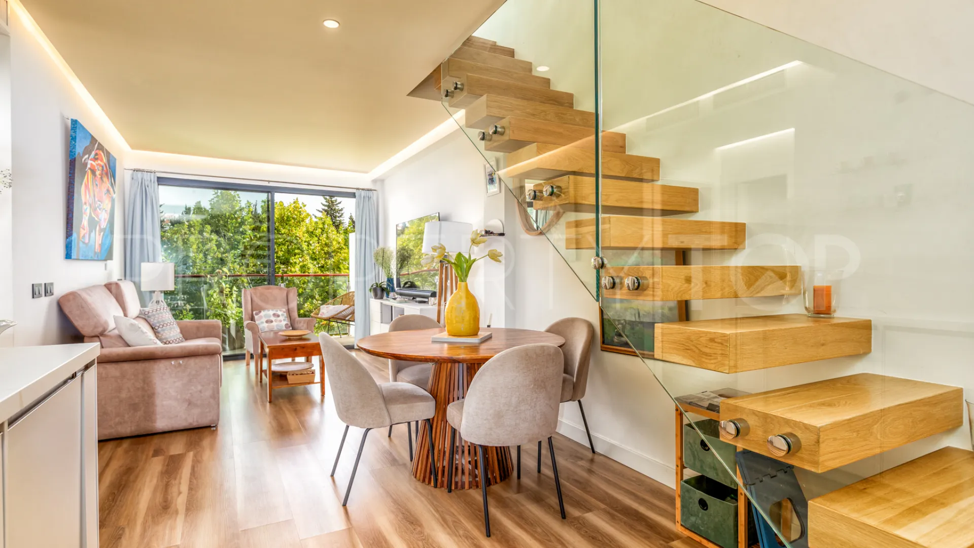 Comprar atico duplex de 2 dormitorios en Estepona Casco Antiguo