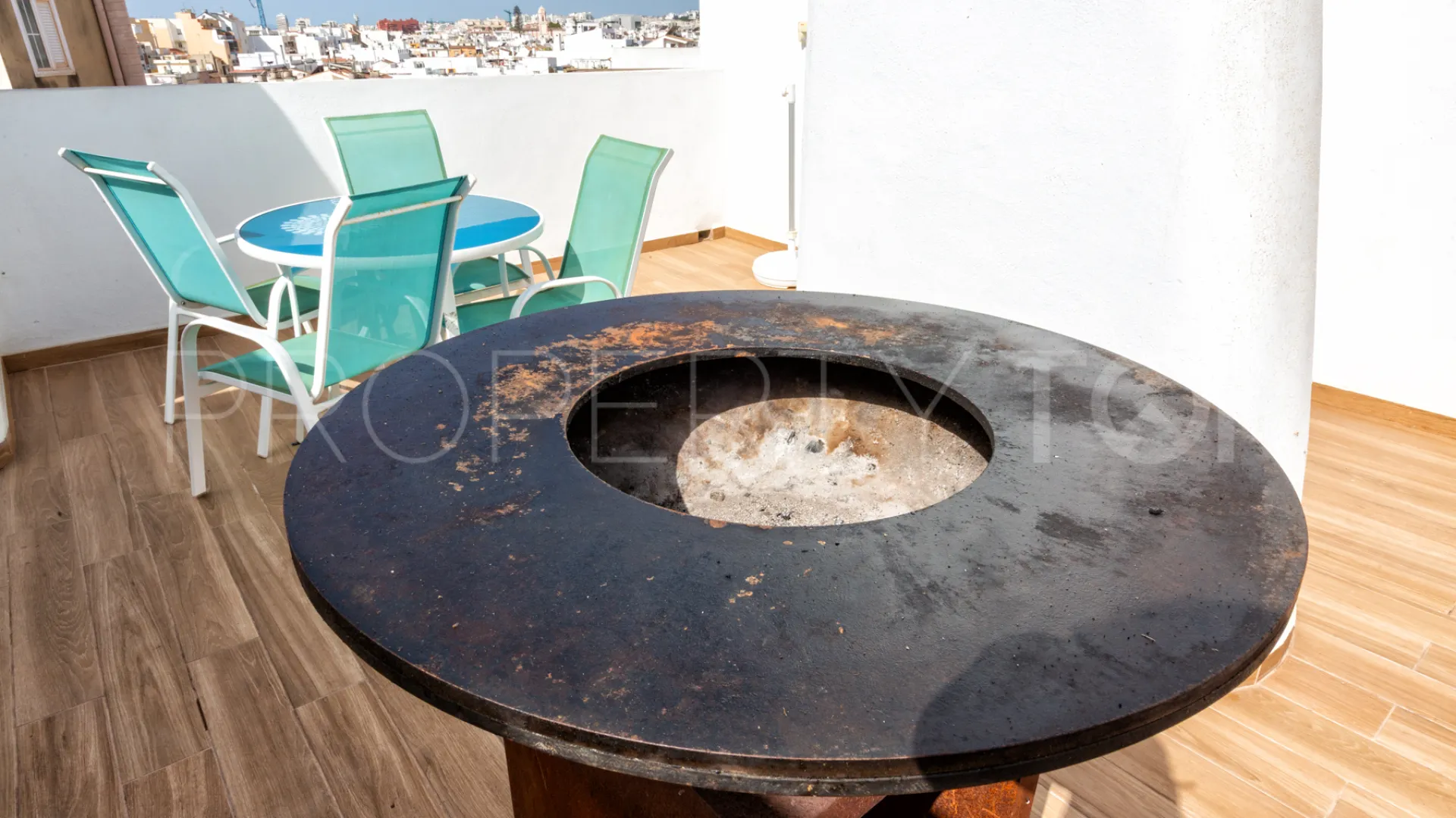 Comprar atico duplex de 2 dormitorios en Estepona Casco Antiguo