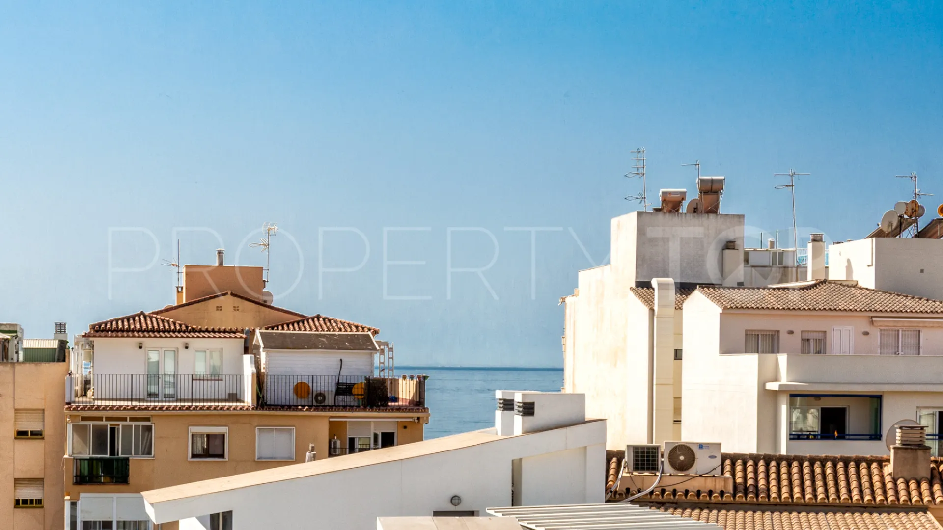 Comprar atico duplex de 2 dormitorios en Estepona Casco Antiguo
