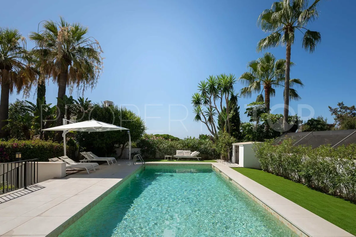 Villa en venta de 6 dormitorios en Marbesa