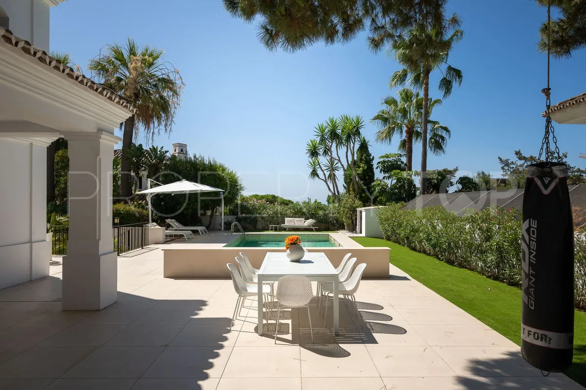 Villa en venta de 6 dormitorios en Marbesa