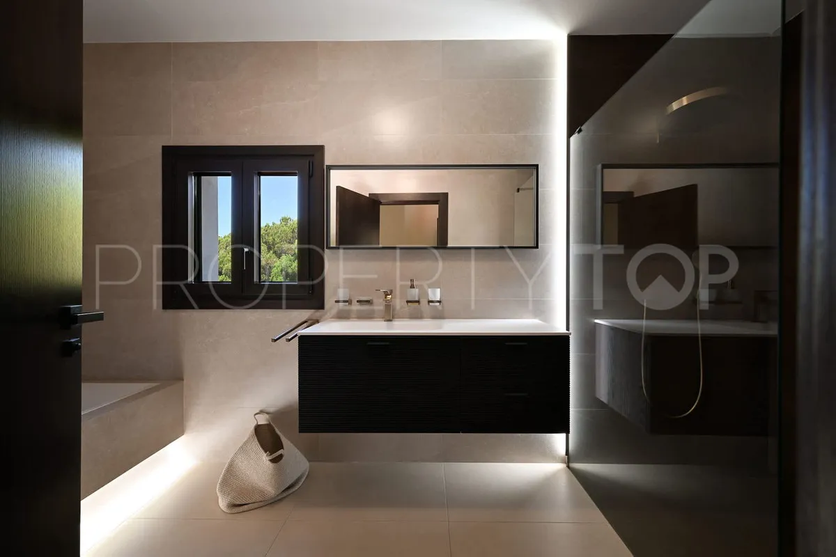 Villa en venta de 6 dormitorios en Marbesa