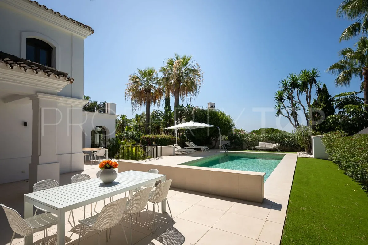 Villa en venta de 6 dormitorios en Marbesa