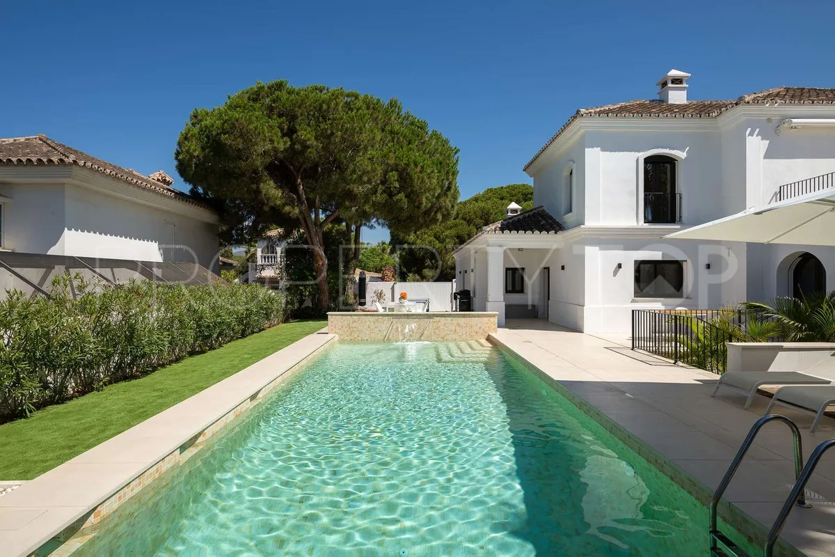 Villa en venta de 6 dormitorios en Marbesa