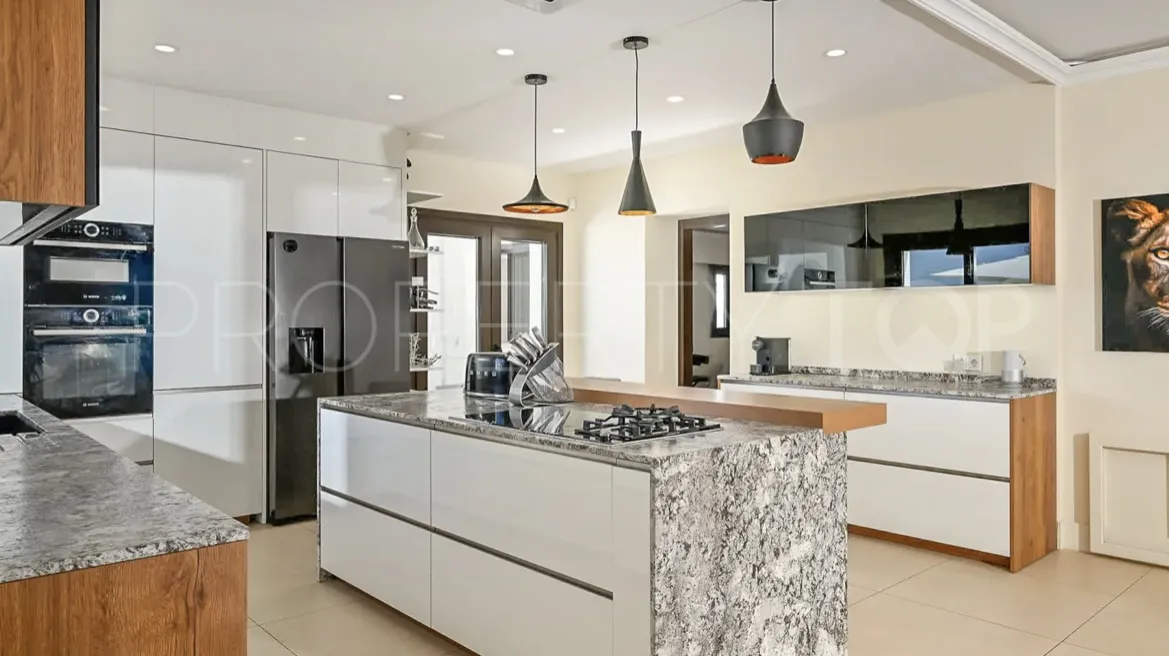 Villa en venta de 6 dormitorios en Marbesa