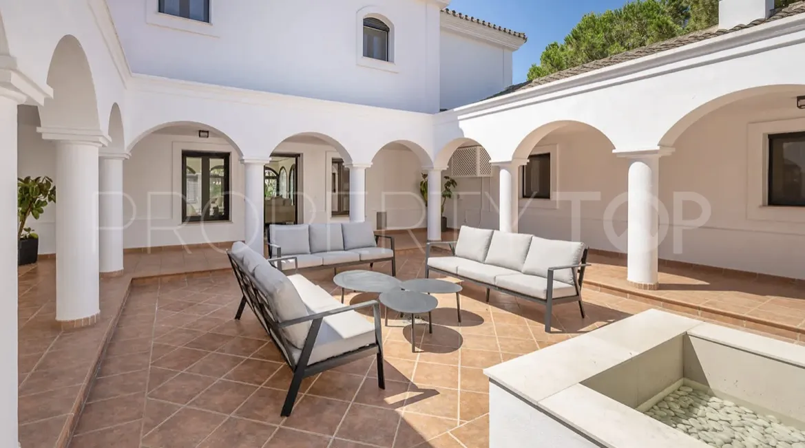 Villa en venta de 6 dormitorios en Marbesa