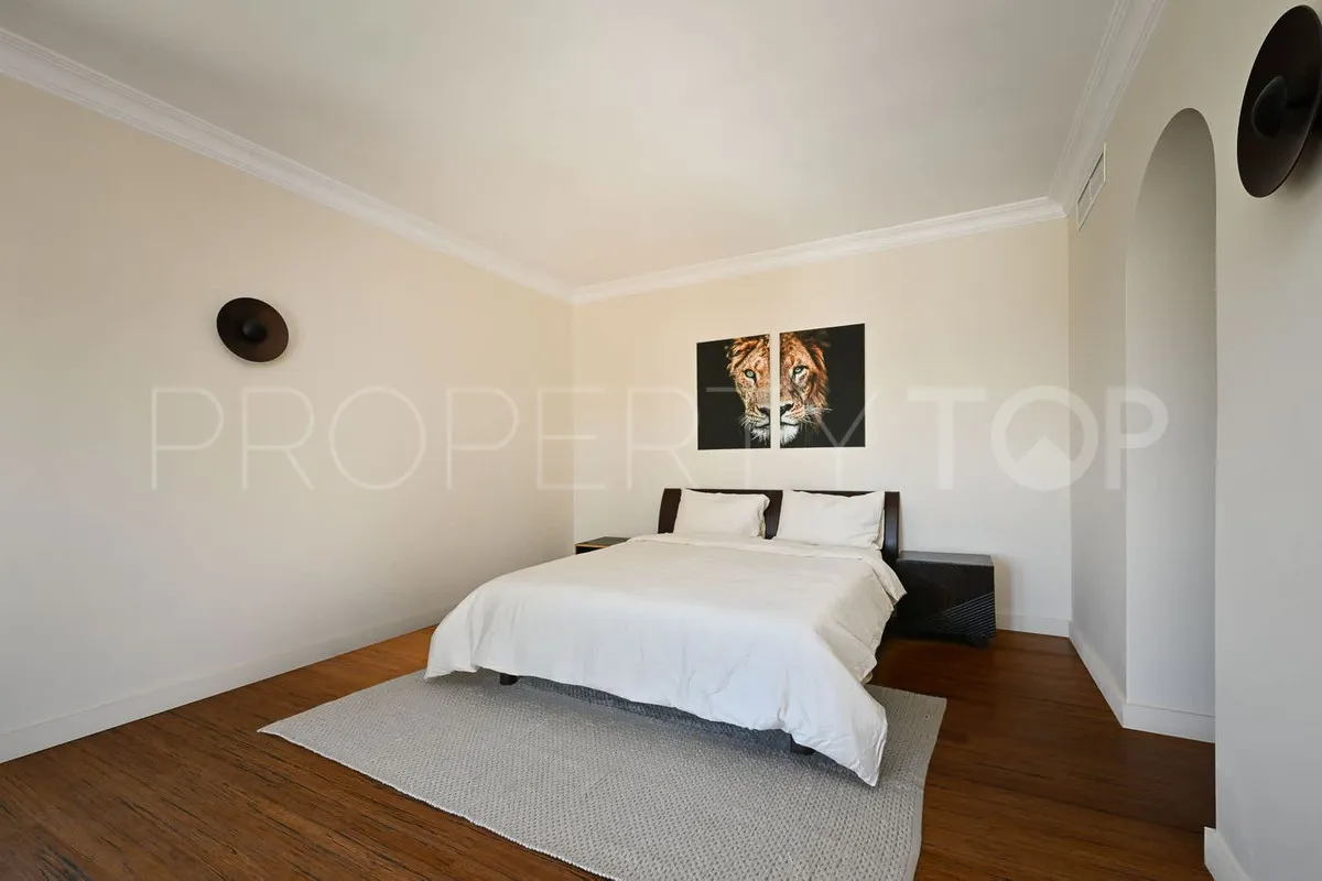 Villa en venta de 6 dormitorios en Marbesa