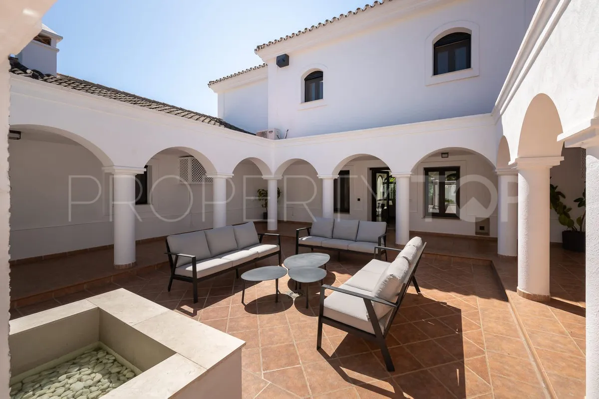 Villa en venta de 6 dormitorios en Marbesa