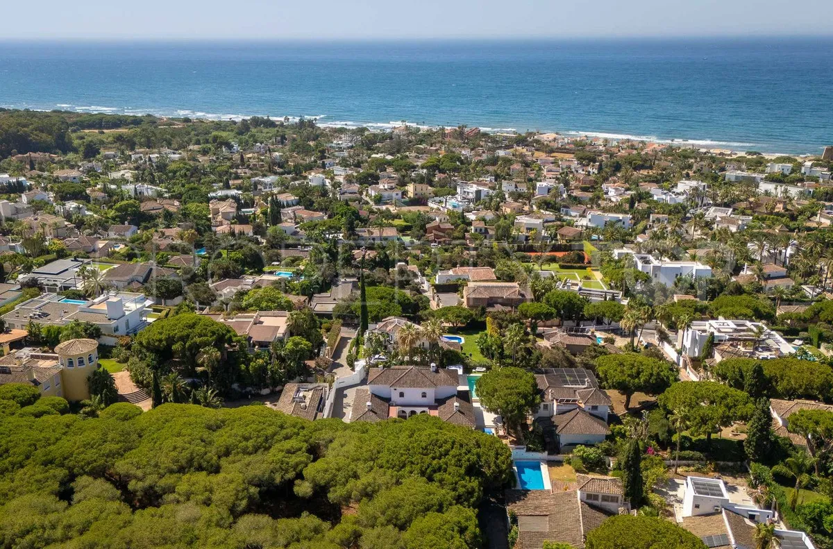Villa en venta de 6 dormitorios en Marbesa