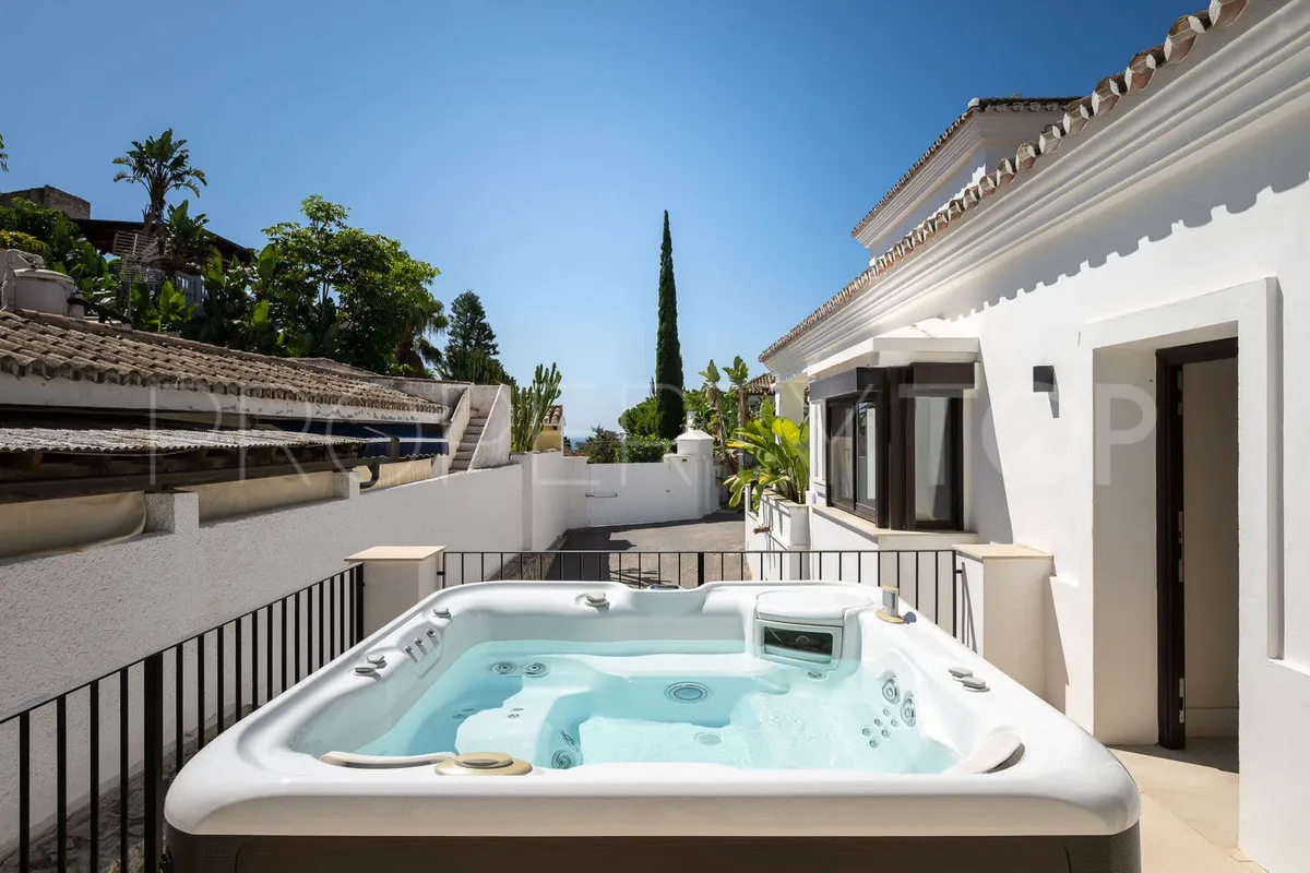 Villa en venta de 6 dormitorios en Marbesa