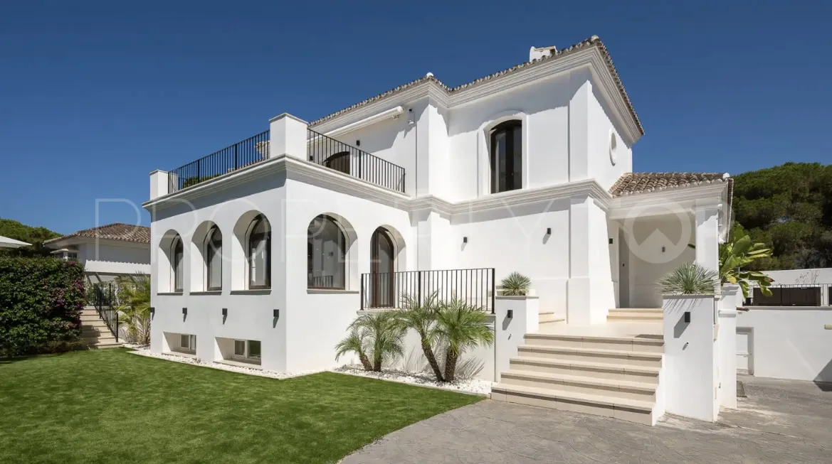 Villa en venta de 6 dormitorios en Marbesa