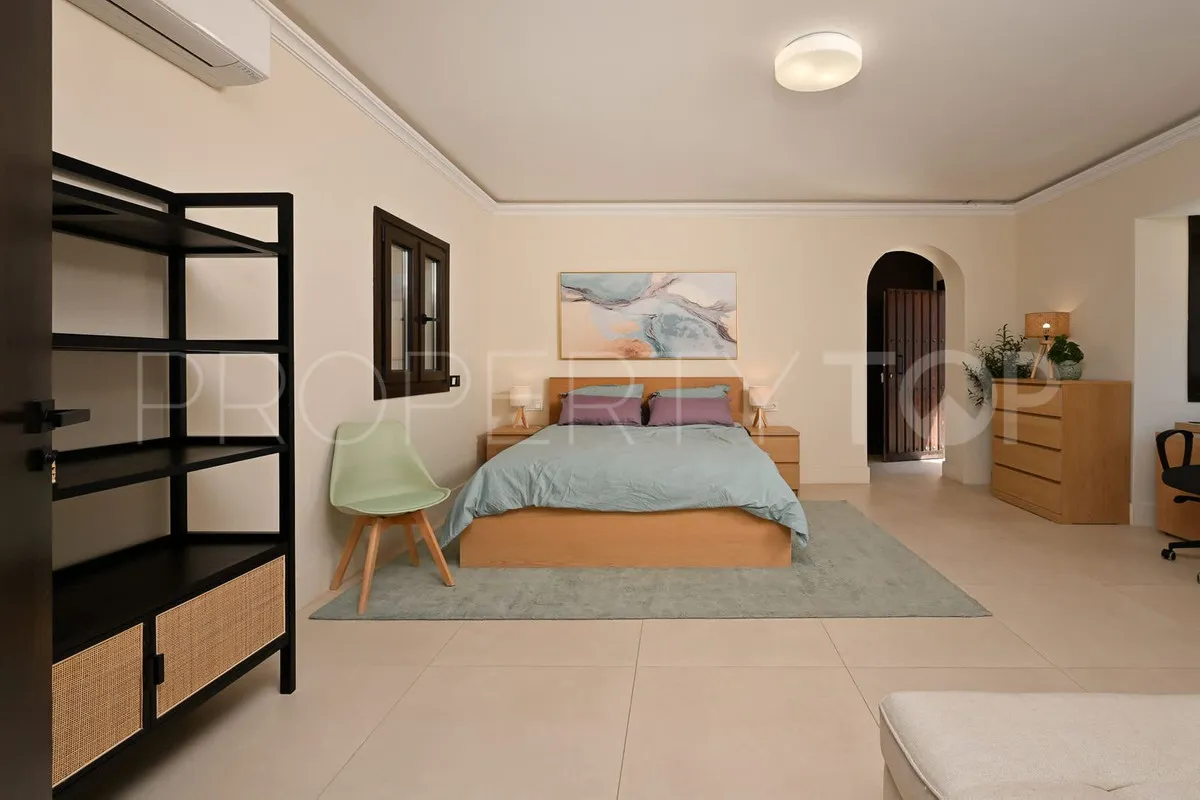 Villa en venta de 6 dormitorios en Marbesa