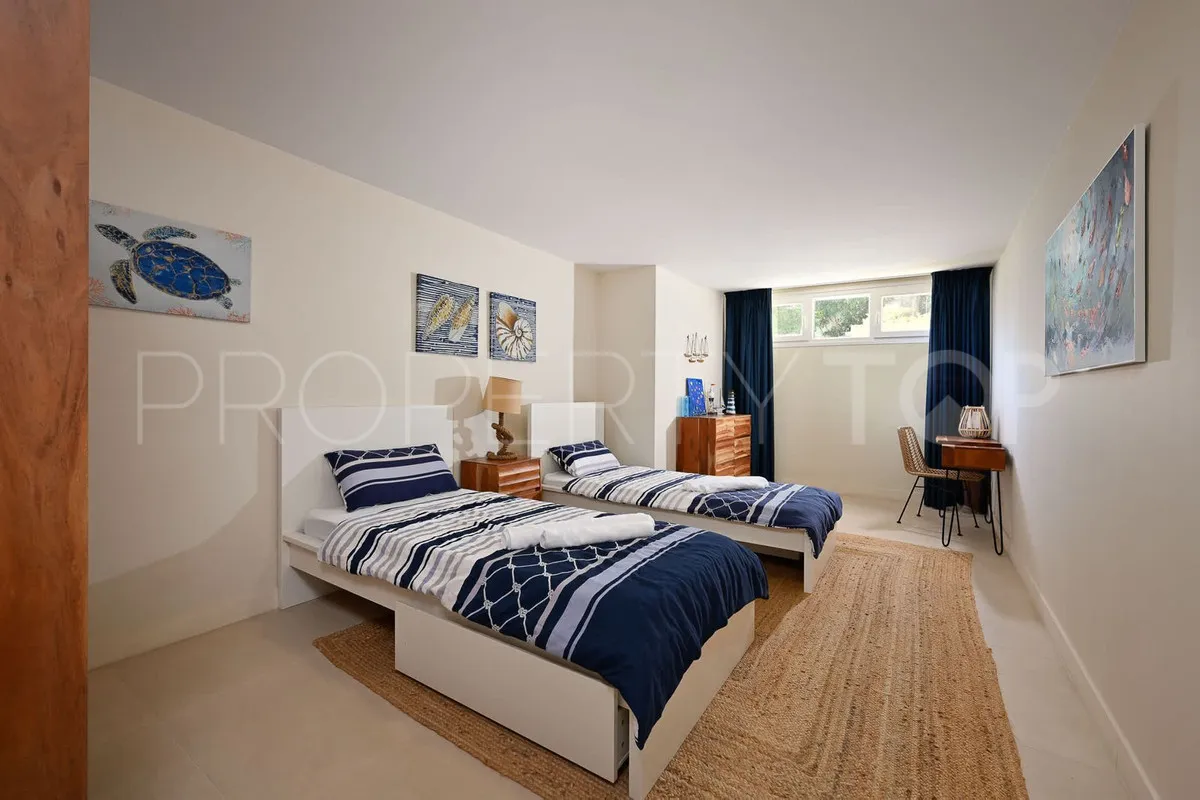 Villa en venta de 6 dormitorios en Marbesa