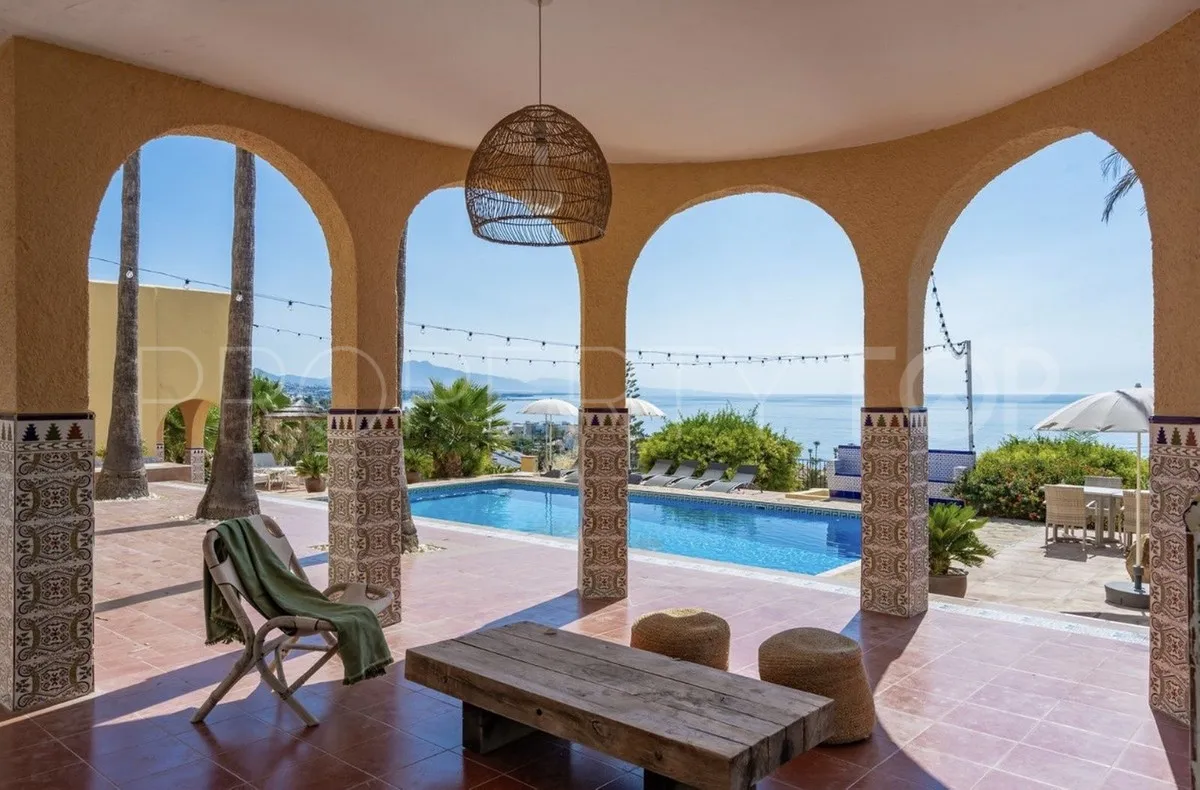 Estepona Oeste, villa de 8 dormitorios en venta