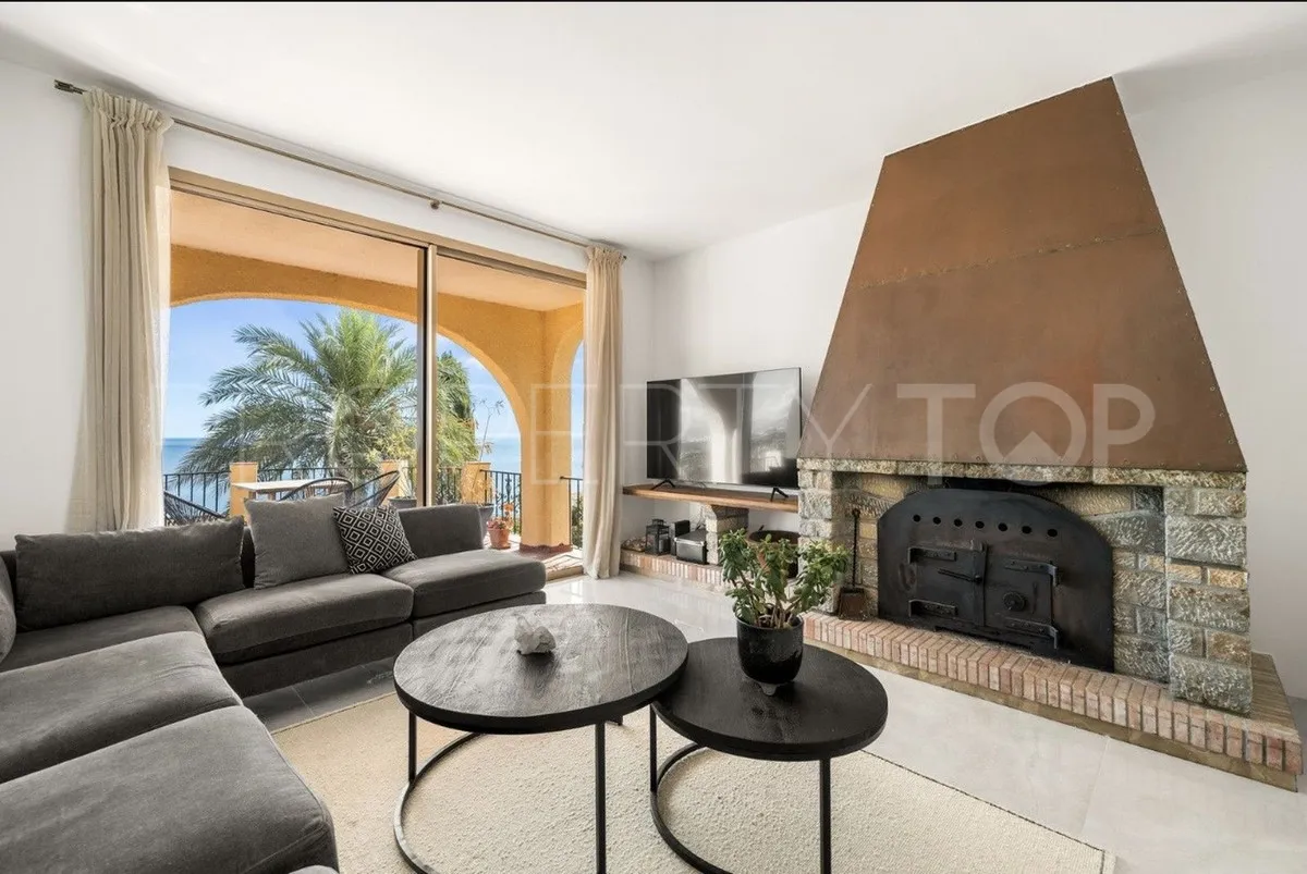 Estepona Oeste, villa de 8 dormitorios en venta