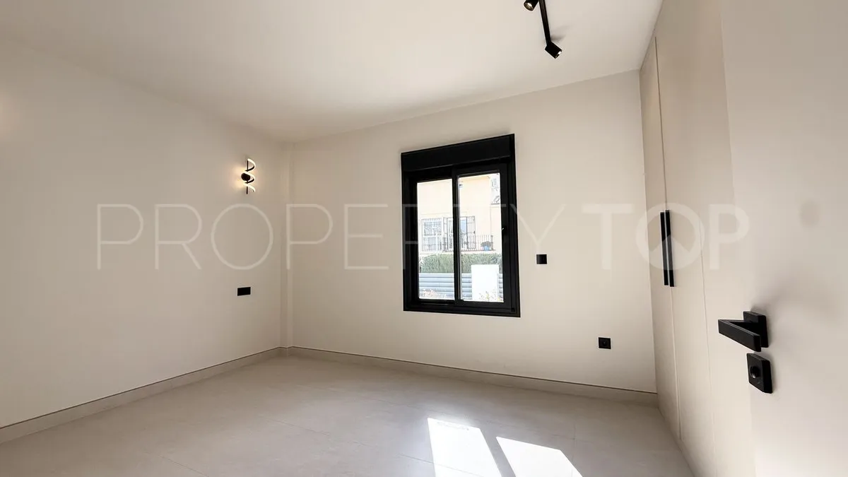 5 bedrooms villa for sale in Nueva Andalucia