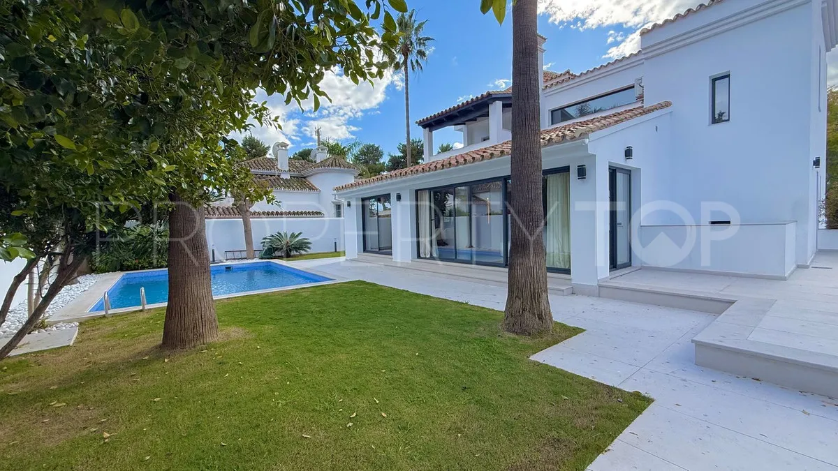5 bedrooms villa for sale in Nueva Andalucia