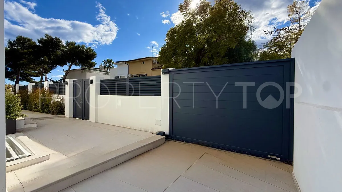 5 bedrooms villa for sale in Nueva Andalucia