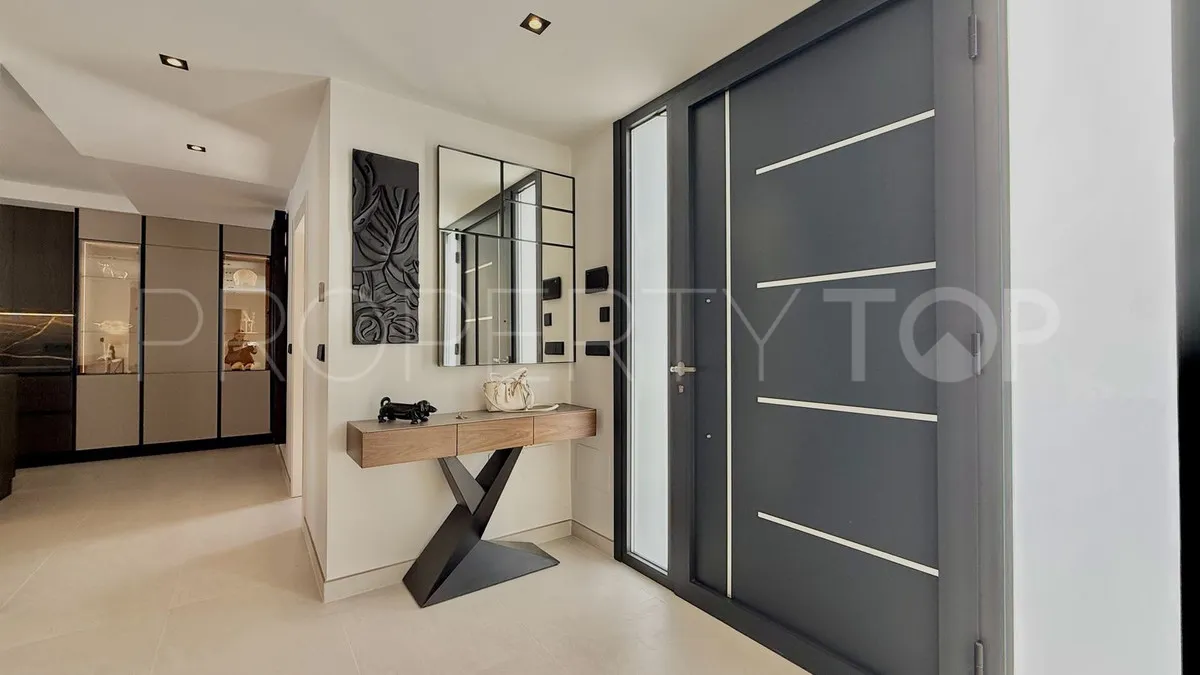 5 bedrooms villa for sale in Nueva Andalucia