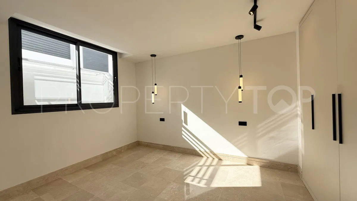 5 bedrooms villa for sale in Nueva Andalucia