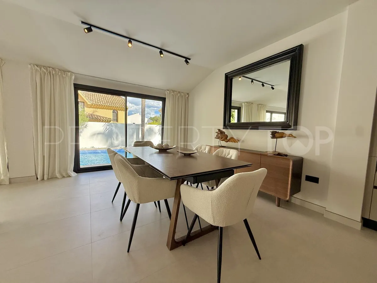 5 bedrooms villa for sale in Nueva Andalucia