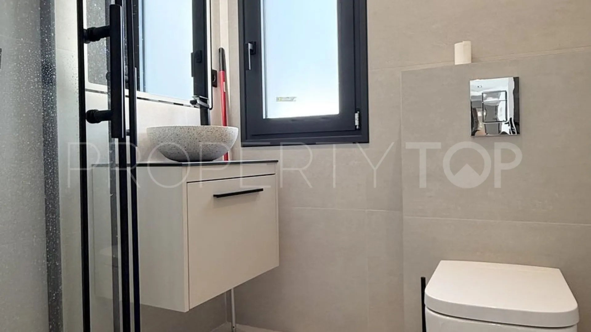 5 bedrooms villa for sale in Nueva Andalucia