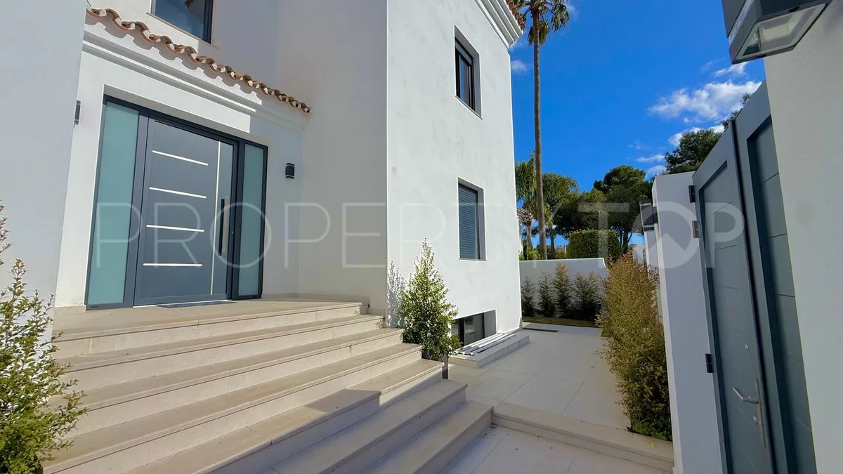 5 bedrooms villa for sale in Nueva Andalucia