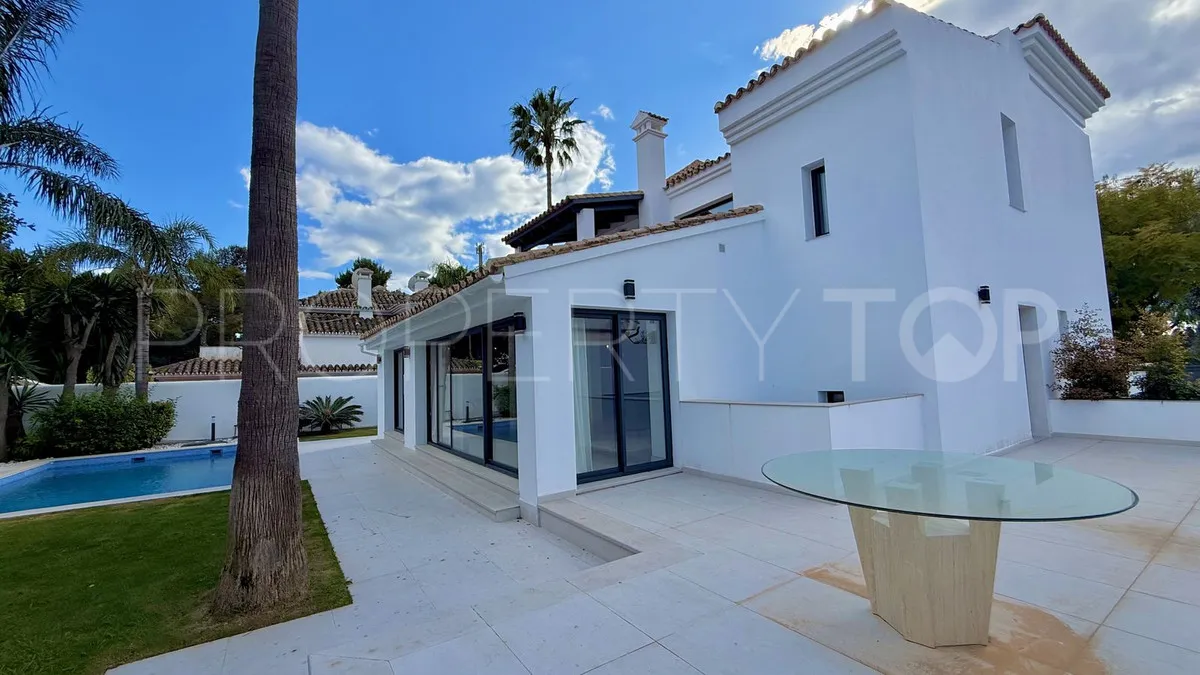 5 bedrooms villa for sale in Nueva Andalucia