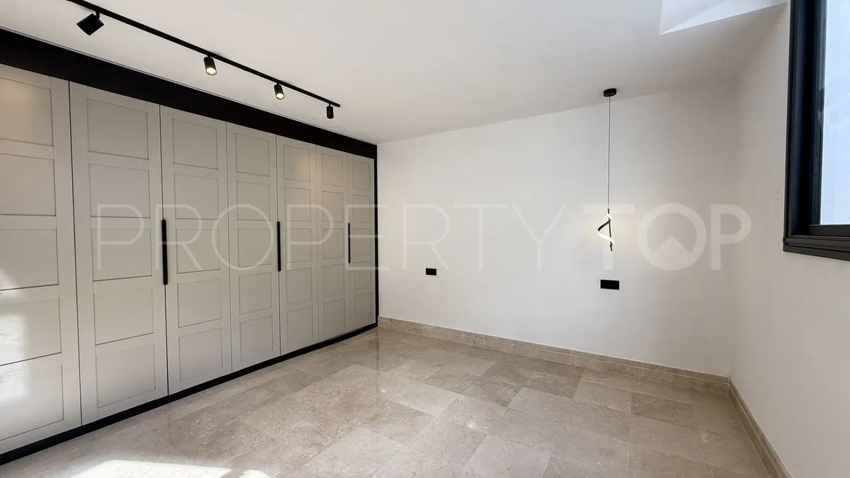 5 bedrooms villa for sale in Nueva Andalucia