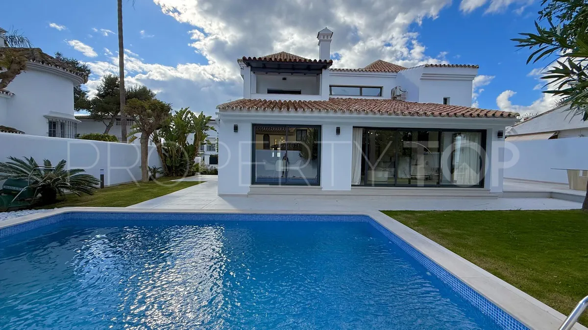 5 bedrooms villa for sale in Nueva Andalucia