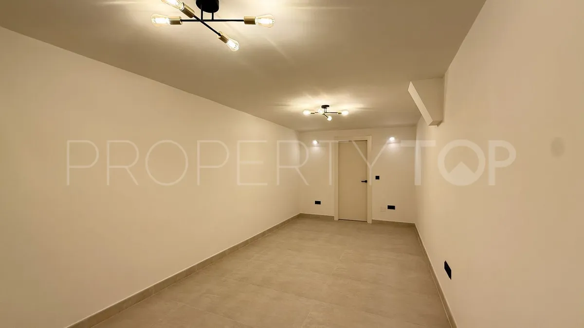 5 bedrooms villa for sale in Nueva Andalucia