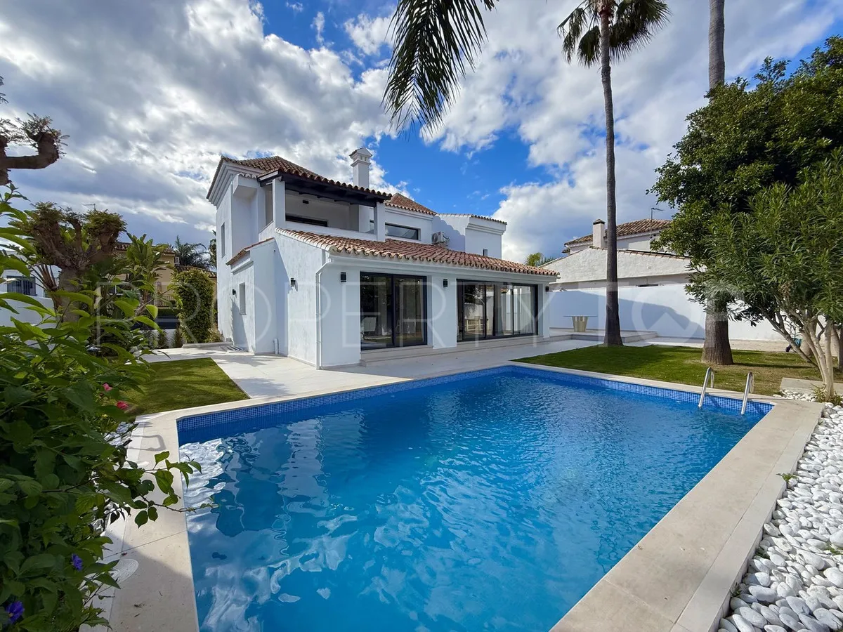 5 bedrooms villa for sale in Nueva Andalucia