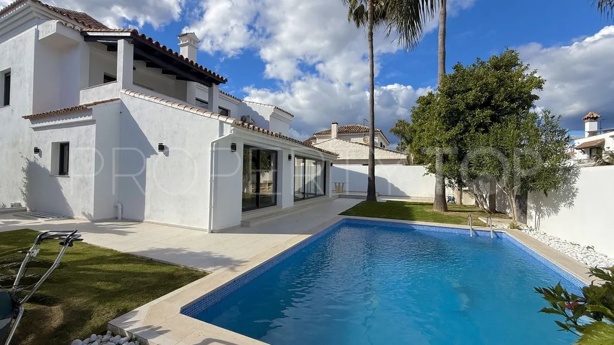 5 bedrooms villa for sale in Nueva Andalucia