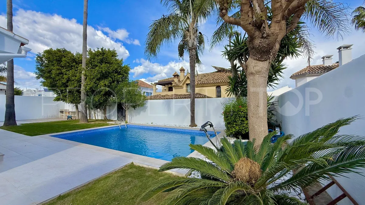 5 bedrooms villa for sale in Nueva Andalucia